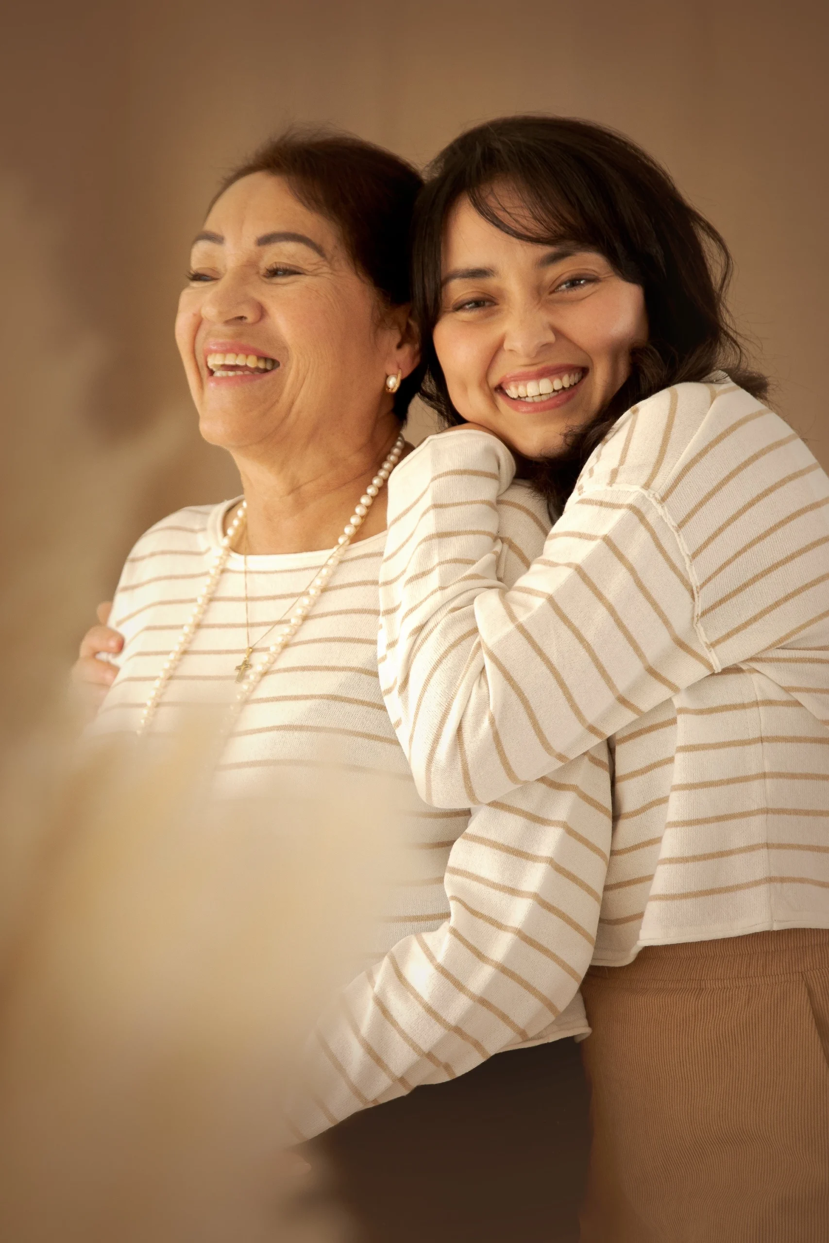 Fotografía de madre e hija en Valencia con estilo natural